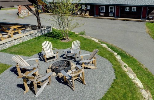 Lake Placid Cabina | Small Standalone Cabin w/2 queen beds + kitchenette