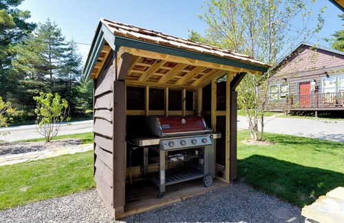 Lake Placid Cabina | Small Standalone Cabin w/2 queen beds + kitchenette