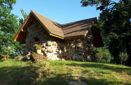 Habas Chalet De Esquí | Pequeña casa de piedra de las más inusual en el país