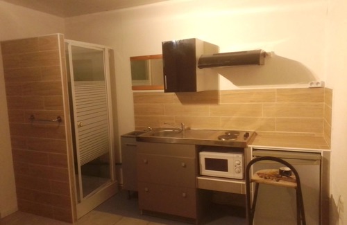Cuers Apartamento | Small studette with garden view