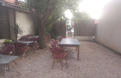 Cuers Apartamento | Small studette with garden view