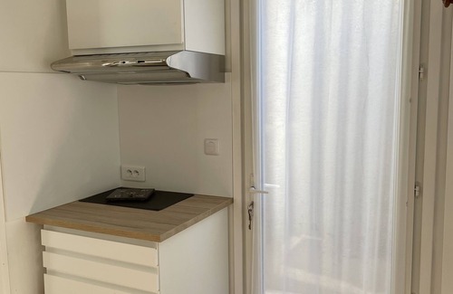 La Rochelle Casa | SMALL STUDIO ON GARDEN - CITY CENTER - FREE PARKING - BICYCLE SHELTER