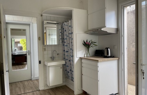 La Rochelle Casa | SMALL STUDIO ON GARDEN - CITY CENTER - FREE PARKING - BICYCLE SHELTER