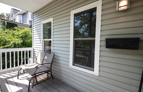 Oberlin Casa | Small Suite STEPS from Oberlin