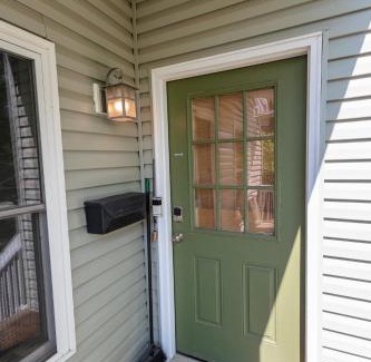 Oberlin Casa | Small Suite STEPS from Oberlin
