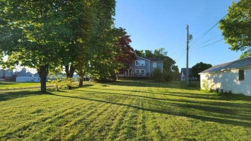 Montague Cama Y Desayuno | Small Town Bound Inn