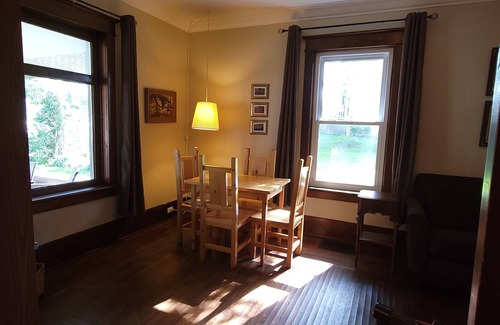 Grey Highlands Casa | Small Town Charm Retreat, Close to Hiking- Sleeps Ten