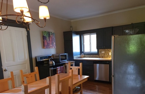 Grey Highlands Casa | Small Town Charm Retreat, Close to Hiking- Sleeps Ten