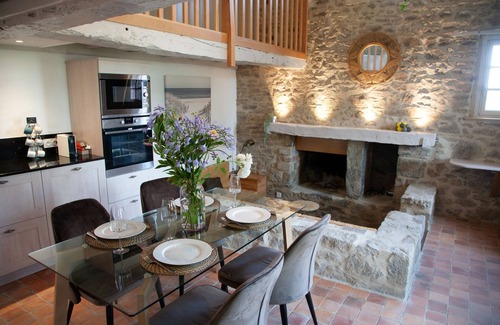 Coutances Casa | Small town house with swimming pool