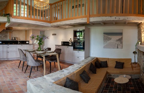 Coutances Casa | Small town house with swimming pool