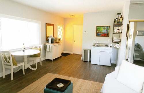 Santa Ynez Apartamento | Small Town Vibe, nestled next to world class Wineries and Restaurants.
