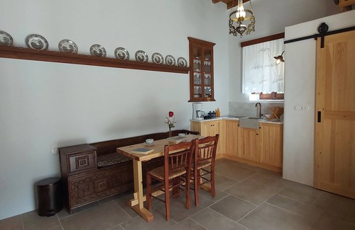 Zia Casa | Small traditional house in Asfendiou