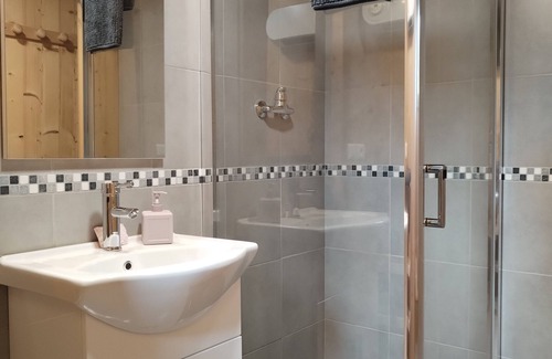 Essert-Romand Casa | Small typical house 5 min from Morzine 2 bedrooms 1 double bed and 2 single beds/4 pers.