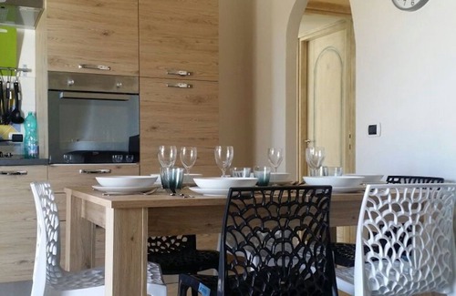 Terravecchia-Portoquadro Villa | Pequeña villa en Cala d'Oro di Porto Quadro, a 90 metros del mar.