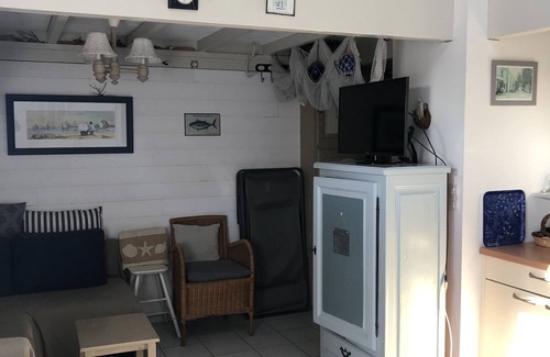 La Bernerie-en-Retz Casa | Small villa 2mn from the sea, fishing, (swimming pool )and family fun