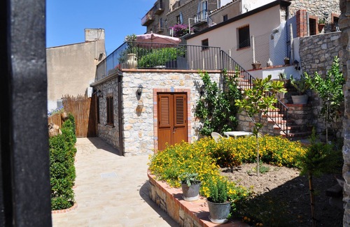 Caccamo Villa | Small villa in the historic center