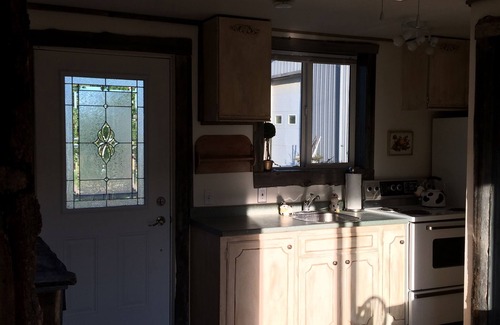 Cochrane Casa | Small Vintage Guest Ranch Accommodation