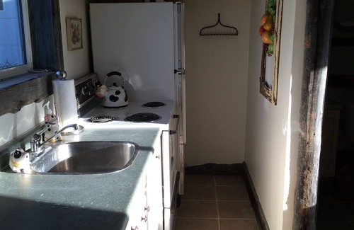 Cochrane Casa | Small Vintage Guest Ranch Accommodation