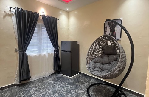 Alimosho Casa | Smart 2-bedroom bungalow in lovely Egbeda with WiFi, AC,parking space,games etc…