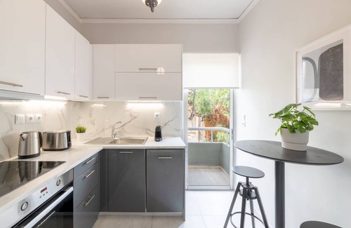 Agia Paraskevi Apartamento | Smart Chic 1BR Apartment in Agia Paraskevi