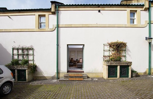 Upper Town Casa | casa inteligente, contemporáneo con 2 dormitorios con capacidad para 3 en el corazón de Bath.