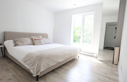 Chertsey Cabaña | Smart Cottage with Hot Tub and Basketball Court (haute gamme furniture)