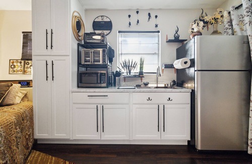Dallas Casa | Smart & Functional XL Studio Perfect 4 Singles Just 20 Mins from Downtown Dallas