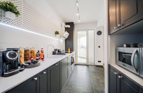 Timisoara Apartamento | Smart Home - Gloria Apartment by Avenue with AC, WiFi in welcoming Timișoara