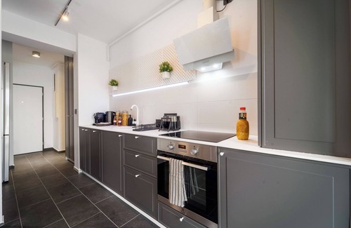 Timisoara Apartamento | Smart Home - Gloria Apartment by Avenue with AC, WiFi in welcoming Timișoara