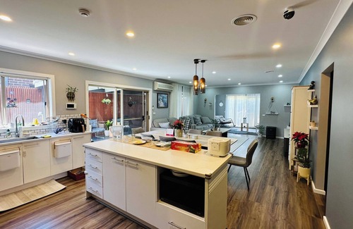 Deer Park Casa | Smart Home Private Room near Deer Park Train Station
