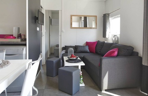 Wackersdorf Casa | Smart mobile home on the lake with whirlpool (WA102)