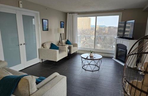 Saskatoon Downtown Apartamento | Smart Stylish Downtown Condo- 2 bedrooms