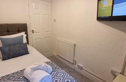 Port Talbot Casa | Smart Tv's in all 4 Bedrooms for your Convenience!