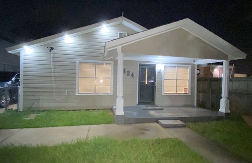 Brownsville Casa | Smart TVs, WiFi, Cold AC, Seafood Restaurant Next Door