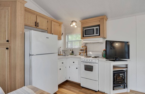 Monteagle Cabaña | Smarter than the Average Stay at the Yogi Cottage!