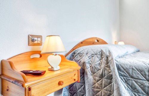 Donnas Cama Y Desayuno | Habitación 'Smeraldo' con vistas a las montañas y Wi-Fi