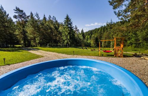 Uscie Gorlickie Casa | Smerekowiec domek w lesie z jacuzzi- Beskid Niski