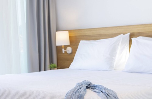 Nidri Hotel | Smile Inn Luxury Accommodation In the center of Nidri, next to the sea