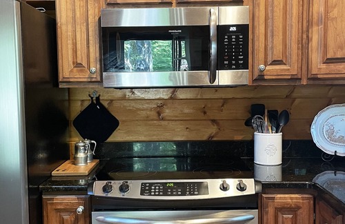 Houston Casa | Smith Lake Getaway: Lake front, custom log home with private dock and swim deck.