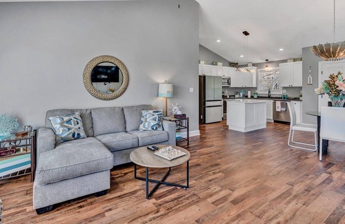 Wirtz Cabaña | Smith Mountain Lake Cottage
