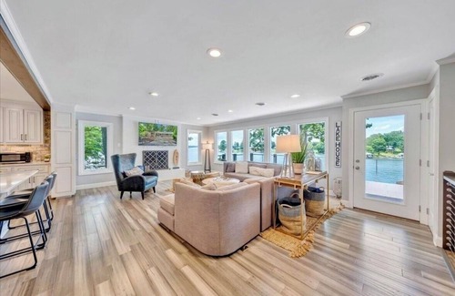 Penhook Casa | Smith Mountain Lake Home with stunning views with wet cove