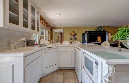 Moneta Casa | Smith Mountain Lake Stunning w/Hot Tub/ Kayaks/ Paddle Boards/ Pedal Boat