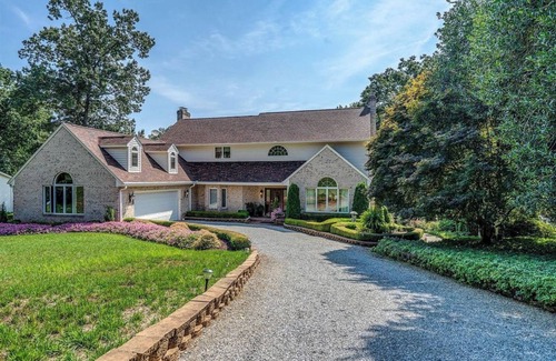 Moneta Casa | Smith Mountain Lake Stunning w/Hot Tub/ Kayaks/ Paddle Boards/ Pedal Boat