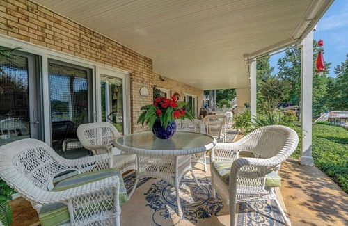 Moneta Casa | Smith Mountain Lake Stunning w/Hot Tub/ Kayaks/ Paddle Boards/ Pedal Boat