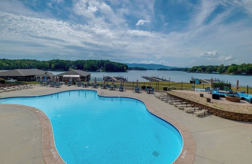 Smith Mountain Lake Apartamento | Smith Mtn Lake Retreat: Indoor Pool/Hot Tub Access