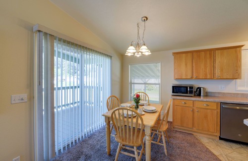 Smith River Casa | ¡NUEVO! Smith River Home w / Boat Launch Acceso y Vistas