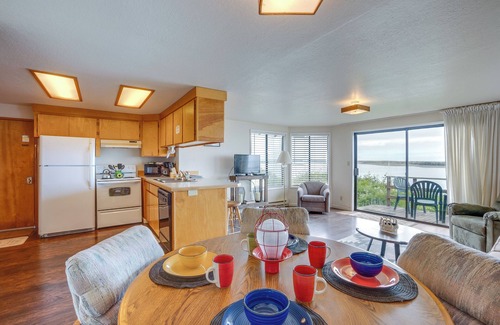 Smith River Cabaña | Smith River Vintage Cabin: Oceanfront Deck + Views