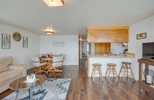 Smith River Cabaña | Smith River Vintage Cabin: Oceanfront Deck + Views