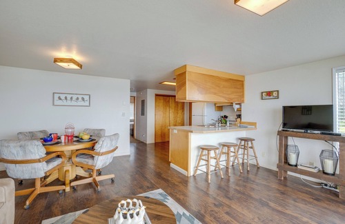 Smith River Cabaña | Smith River Vintage Cabin: Oceanfront Deck + Views