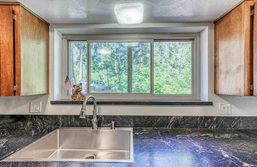 Sierra Cedars Cabina | Smoke Tree Getaway in Shaver Lake - Pet friendly!